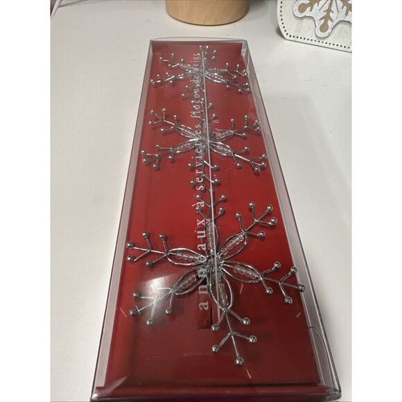RARE! PIER ONE SET OF 6 SNOWFLAKE DESIGN SILVER TONE NAPKIN RINGS NEW IN BOX - Picture 2 of 3